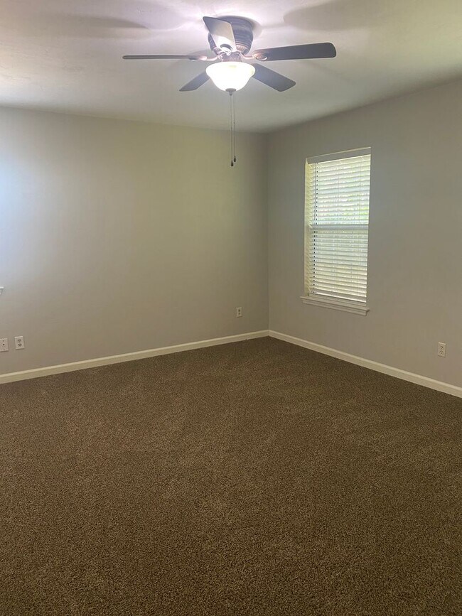 Building Photo - KILLEARN LAKES HOME