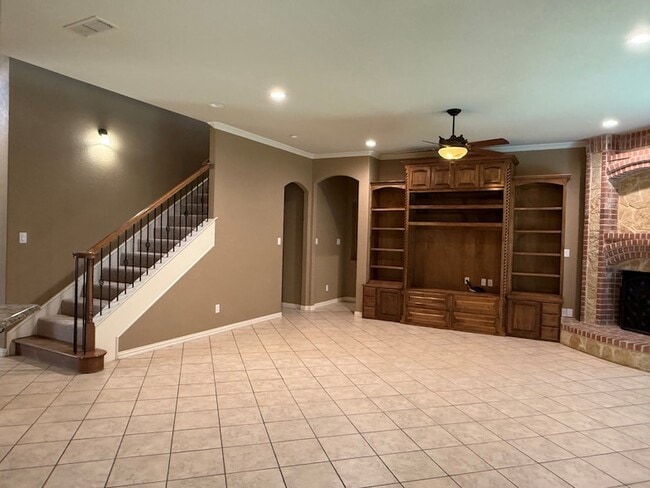 Building Photo - 2207 Canterbury Dr