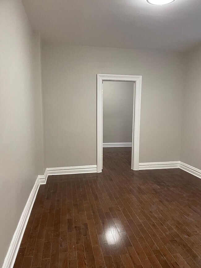 Building Photo - 125 Corbin Ave