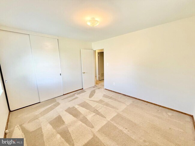 Building Photo - 6219 Yellowstone Dr