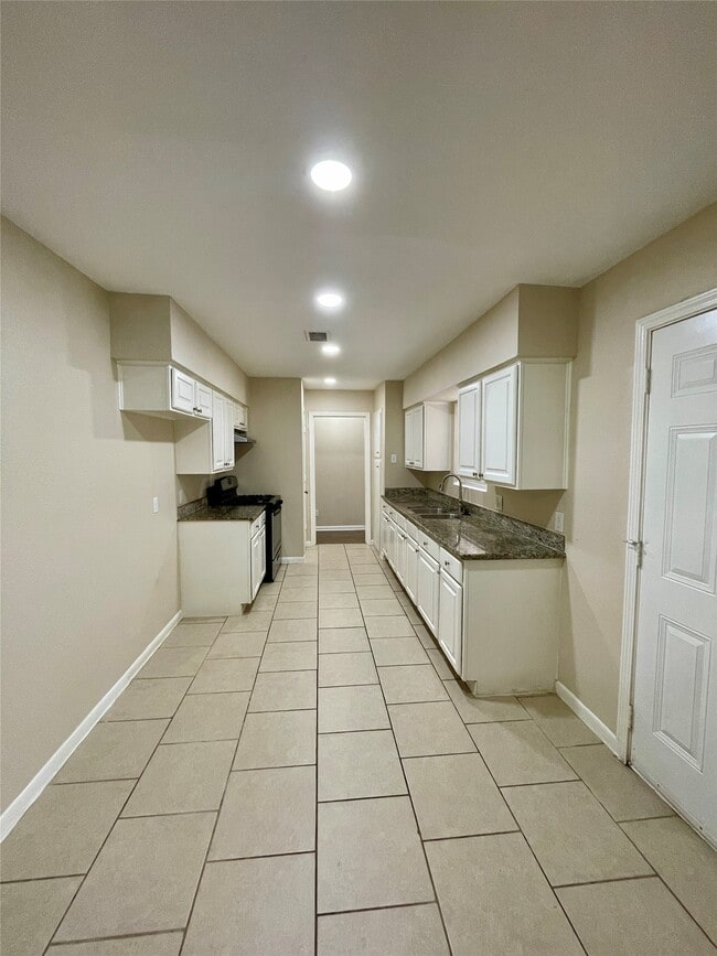 Building Photo - 6144 Doulton Dr