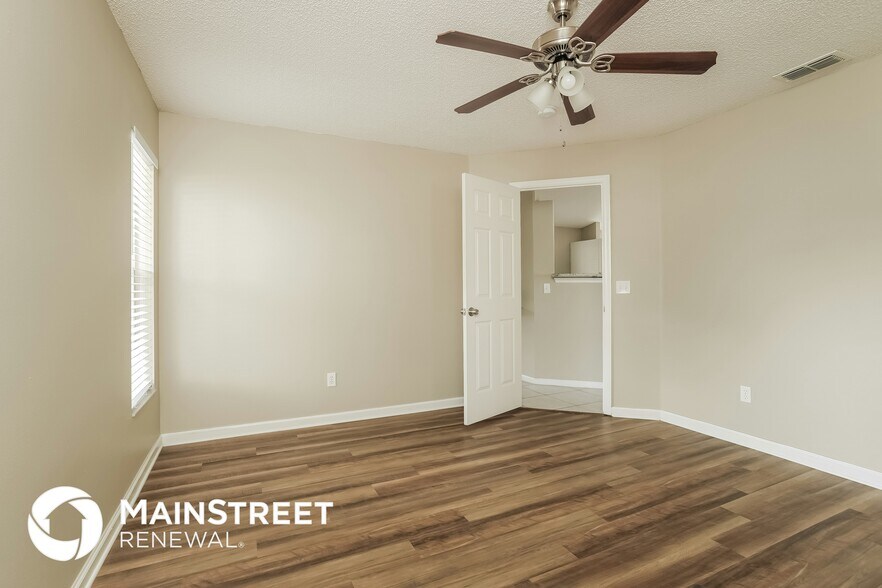 Building Photo - 557 Oak Branch Cir