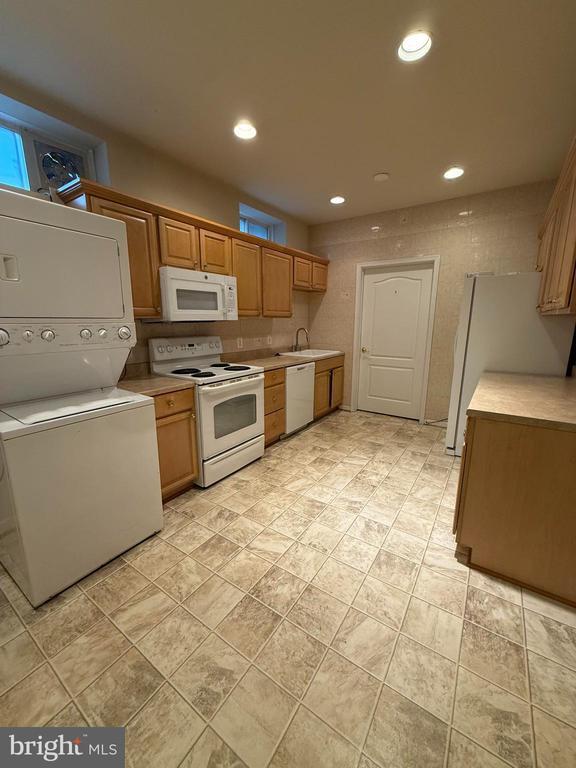 Building Photo - 10892 Clara Barton Dr