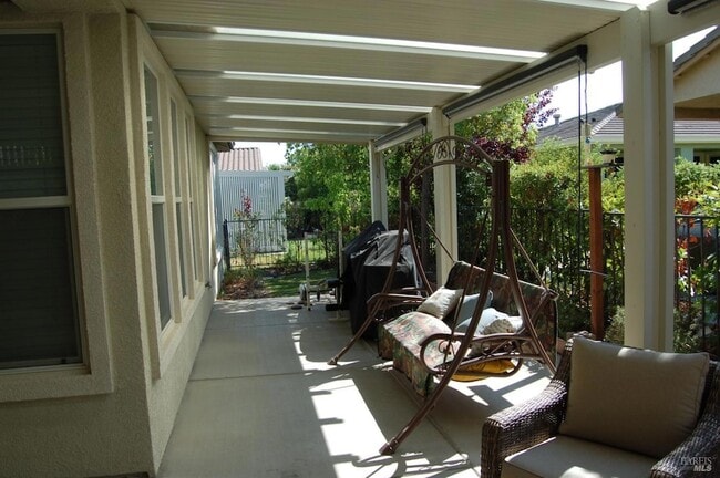 Building Photo - 402 Palisades Dr