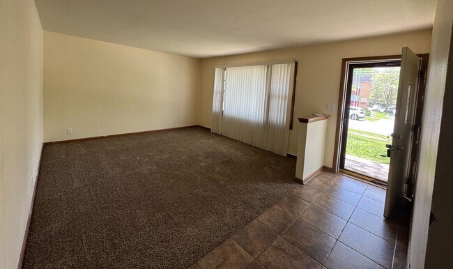 Building Photo - 239 Flintridge Dr