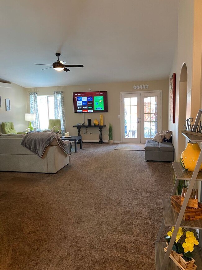 Building Photo - Best Deal in SW Bakersfield. Fully furnished home with a Pool