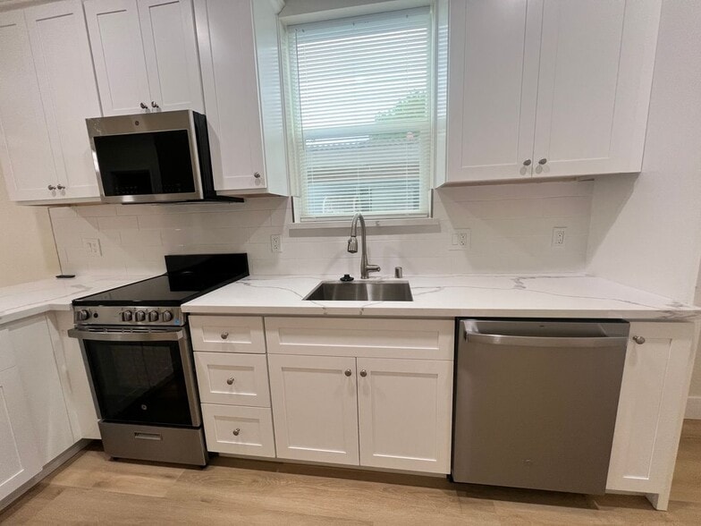 Building Photo - 119 Pereira Ave