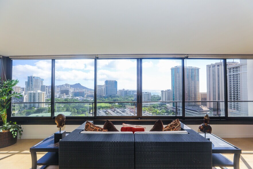 Building Photo - 1910 Ala Moana Blvd