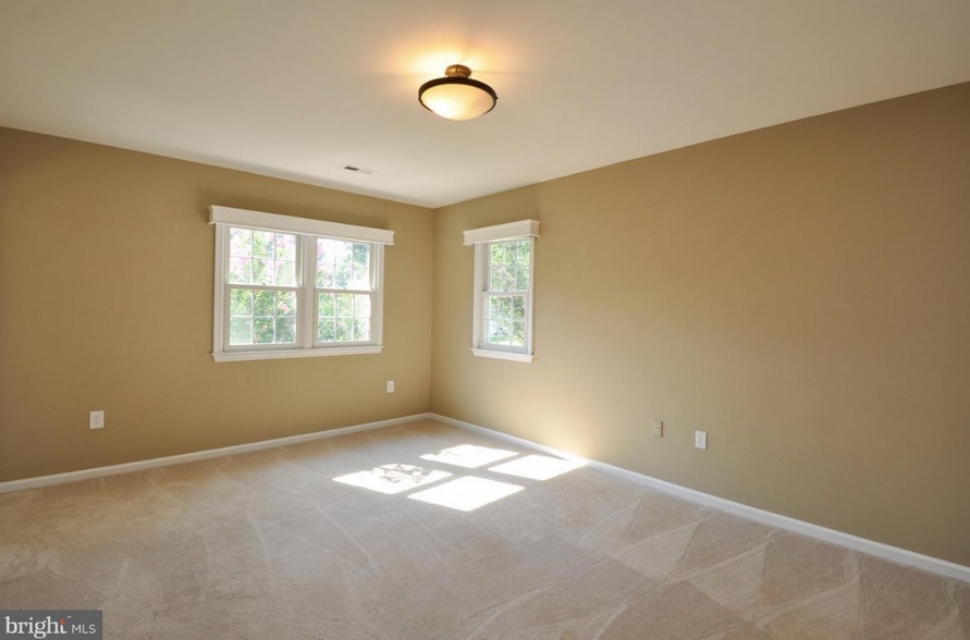 Building Photo - 10152 Marshall Pond Rd