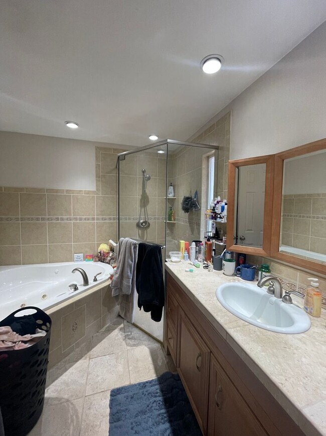 Building Photo - Cute Ranch Home w/ Fenced Yard and AC