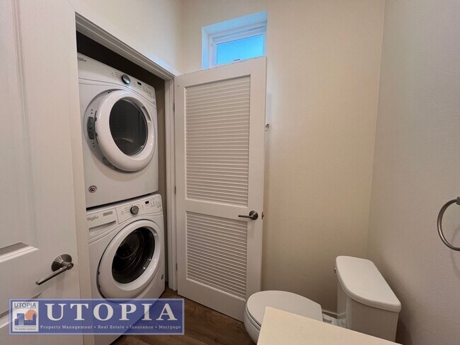 Building Photo - Spacious and Modern 3-bedroom, 3.5 bathroo...