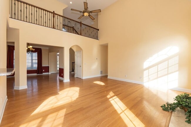 Building Photo - Four Bedroom Home!