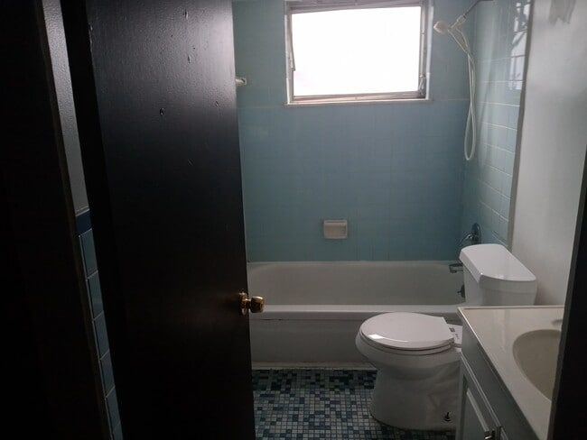 Building Photo - 5886 Shadymist Ln