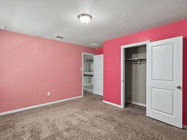 Building Photo - Spacious 4-Bedroom w/ Loft - Far West San Antonio