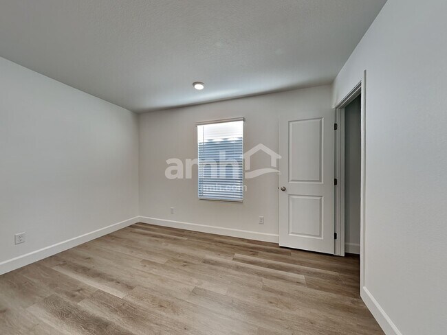 Building Photo - 9230 River Owl Ct