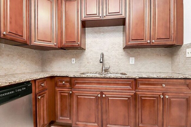 Building Photo - Charming 2BD/1BA Unit on Pecan Ave!