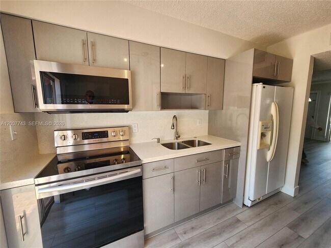 Building Photo - 15250 SW 80th St