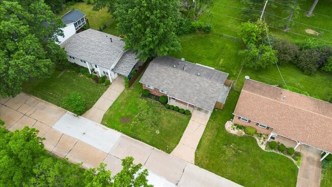 Building Photo - 113 Roland Ave