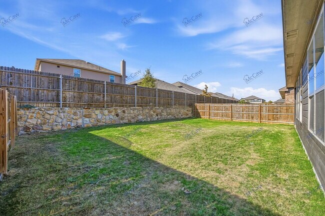 Building Photo - 8005 Gangway Dr