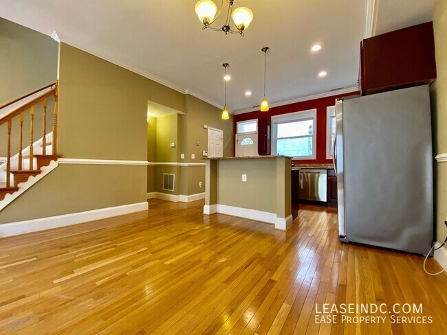 Building Photo - 446 Lamont St NW