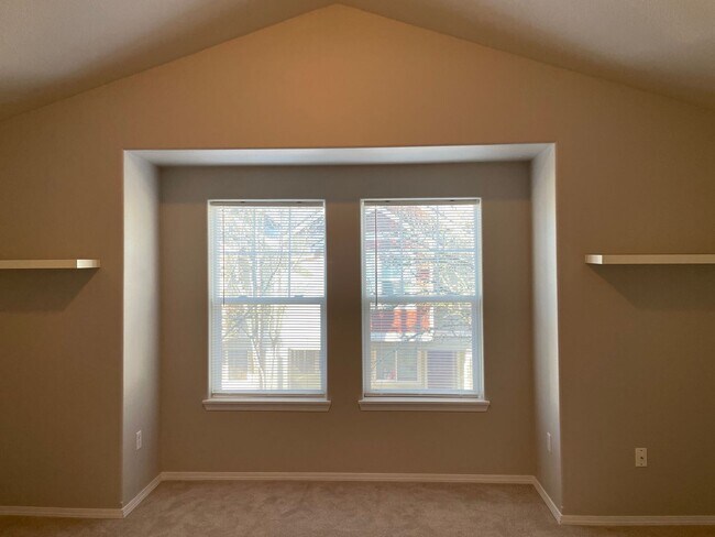 Building Photo - Beautiful 2Bd/2Ba Townhome in Notting Hill...