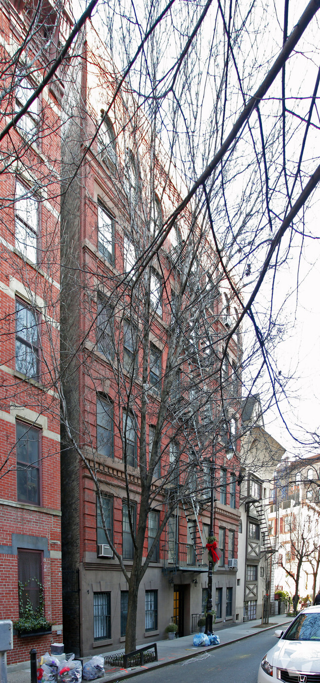 Building Photo - 104-106 Bedford St