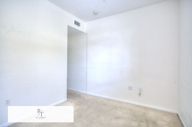 Building Photo - Luxurious Modern Condo in Alhambra