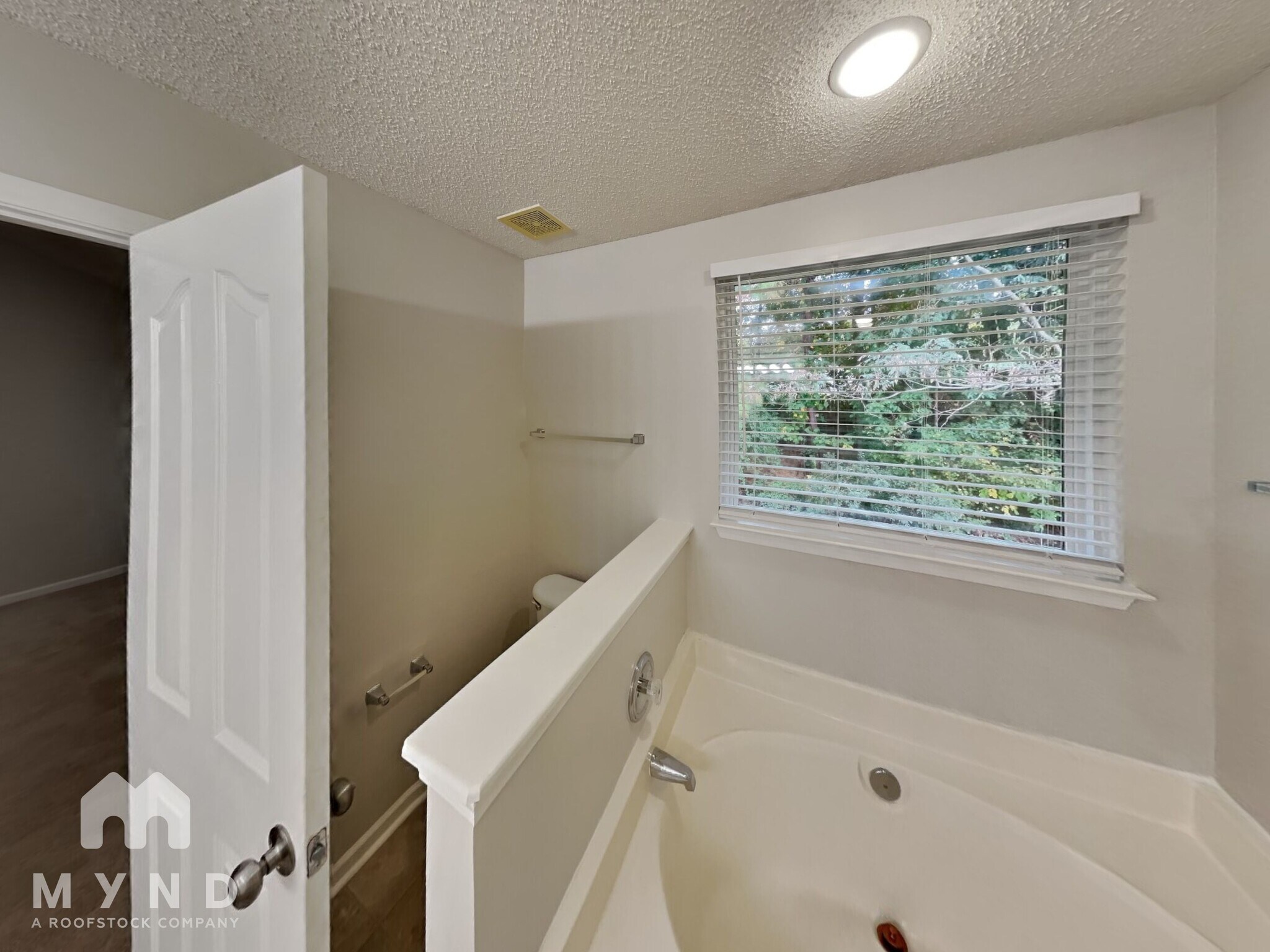 Building Photo - 6027 Briggs Dr