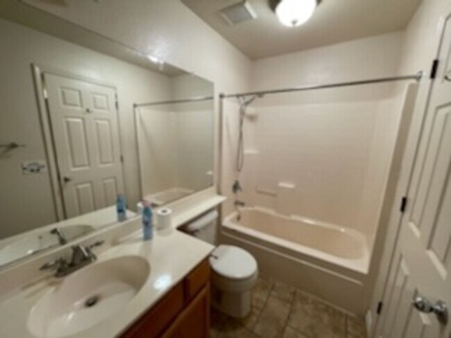 Building Photo - Lovely 3 bedroom / 2 bath home near Miwok ...