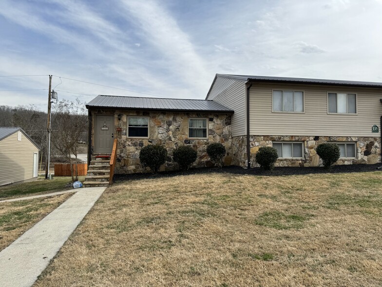 Primary Photo - Waters Edge Apartment Homes