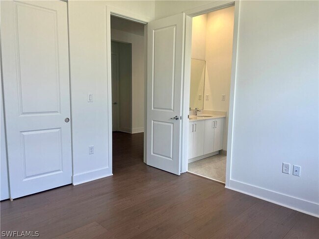 Building Photo - 5114 Panella Ave