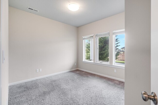 Building Photo - Beautiful 4 Bed, 3 Bath Rental Home in Hillsboro!