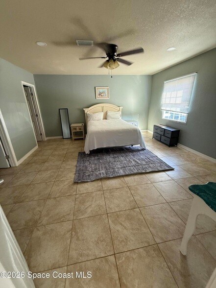 Building Photo - 483 Church St