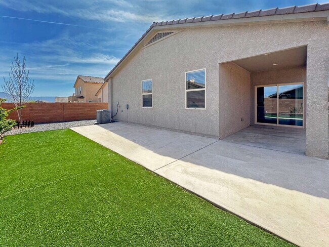 Building Photo - Only 4 years new!