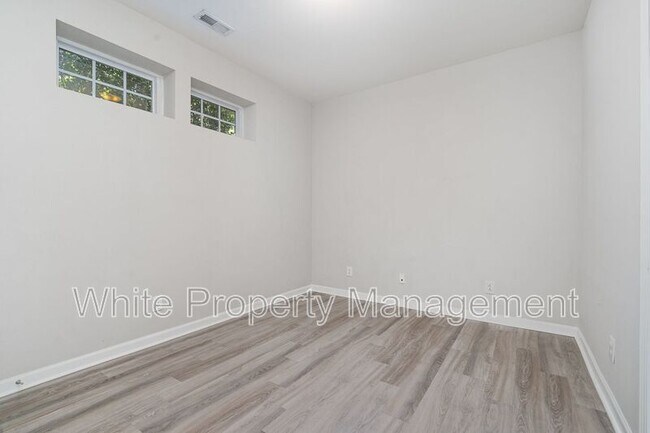 Building Photo - 822 Granby Dr