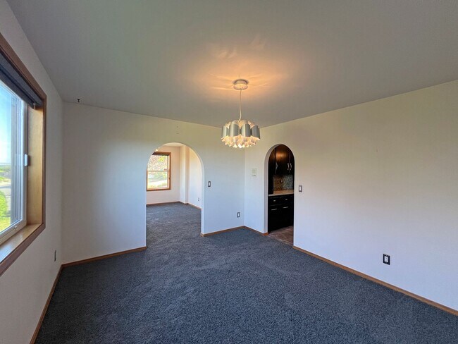 Building Photo - Stunning 4 Bedroom 2.5 Bath with Peek-a-Boo View of Puget Sound