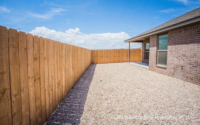 Building Photo - 921 Tulane St