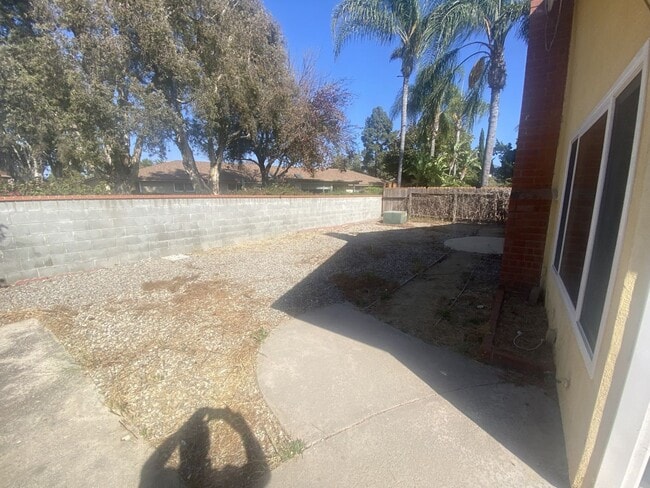 Building Photo - Mission Oaks Home