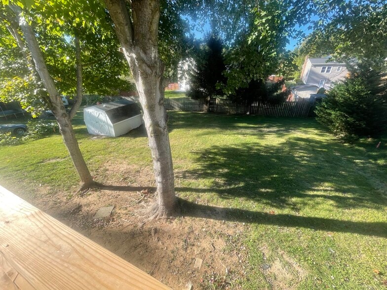 Building Photo - 221 Fallsway Ln