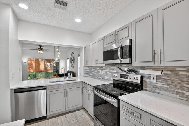 Building Photo - 5015 Palmbrooke Cir