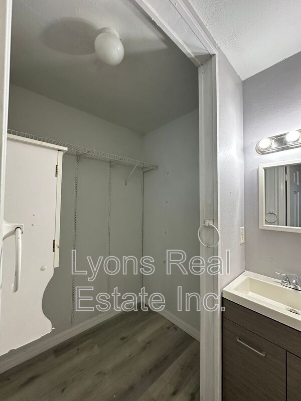 Building Photo - 4717 Douglas Ln