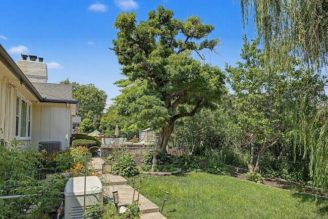 Building Photo - 8311 Juniper Ln