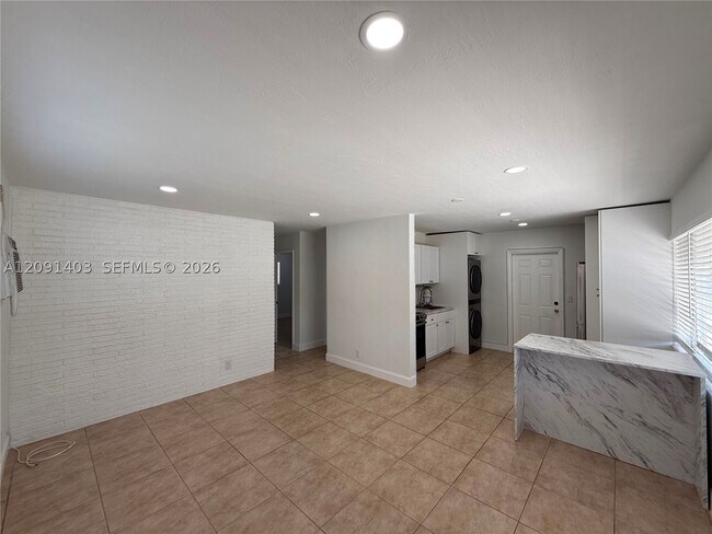 Building Photo - 504 NW 7th Ct