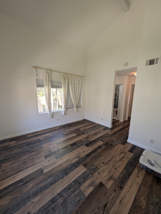 Building Photo - 24465 Valle Del Oro