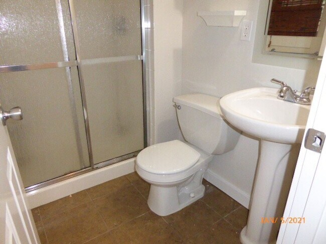Building Photo - Beautiful 3 Bed 2.5 Bath Townhome in Roosevelt, Seattle