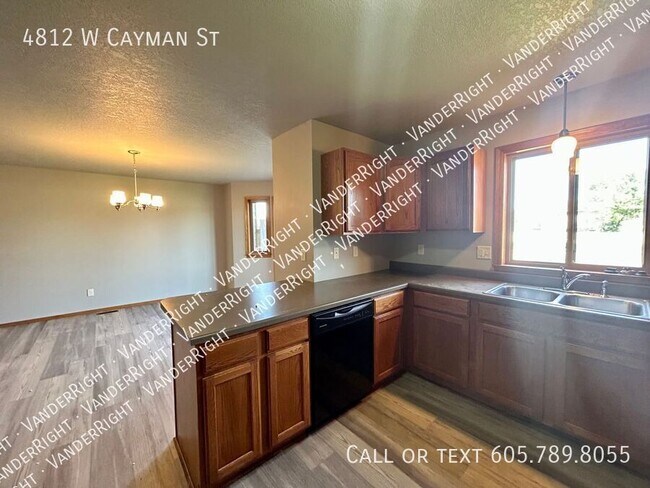 Building Photo - 4812 W Cayman St