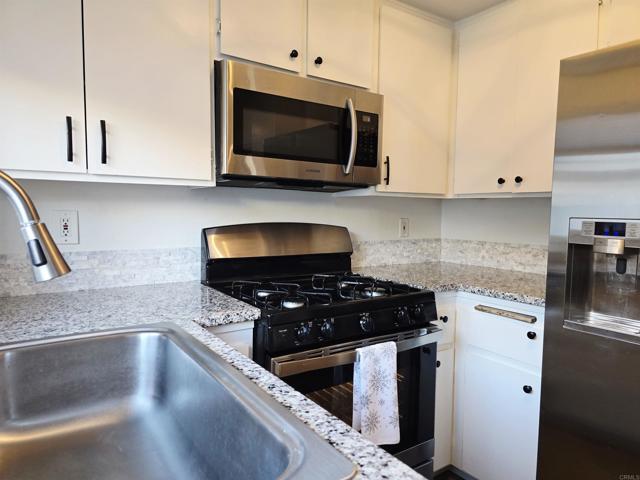 Building Photo - 2135 E Valley Pkwy