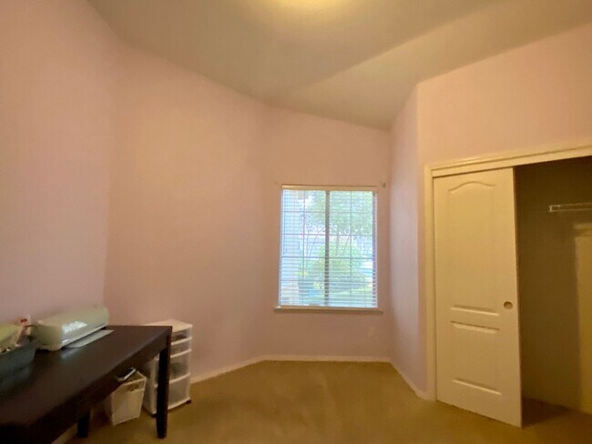 Building Photo - $2,450 Beautiful 3 Bedroom Home In  The Qu...