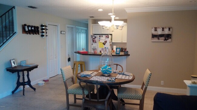 Building Photo - 411 Jackson Ave