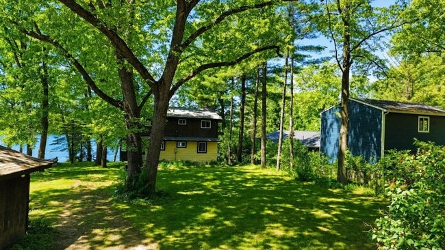 Building Photo - 8649 Hidden Lake Dr